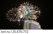Famous soviet monument Rabochiy i Kolkhoznitsa ( Worker and Kolkhoz Woman or Worker and Collective Farmer) of sculptor Vera Mukhina and fireworks, Moscow, Russia. Made of in 1937 (2017 год). Редакционное видео, видеограф Владимир Журавлев / Фотобанк Лори