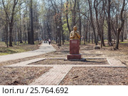 Памятник русскому изобретателю Кулибину в парке в Нижнем Новгороде (2012 год). Редакционное фото, фотограф Дмитрий Тищенко / Фотобанк Лори