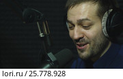 Presenter or host in radio station hosting show for radio live in Studio. Стоковое видео, видеограф Виктор Аллин / Фотобанк Лори