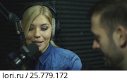 Attractive happy radio host interviewing a guest in studio. Стоковое видео, видеограф Виктор Аллин / Фотобанк Лори
