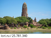 Руины старинного буддистского храма Wat Phra Ram солнечным днем. Аютхая, Таиланд (2017 год). Стоковое фото, фотограф Виктор Карасев / Фотобанк Лори