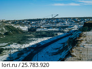Шагающий экскаватор добывает марганцевую руду. Стоковое фото, фотограф Роман Румянцев / Фотобанк Лори