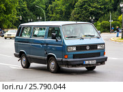 Volkswagen Caravelle (2014 год). Редакционное фото, фотограф Art Konovalov / Фотобанк Лори