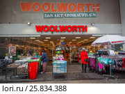 Магазин Woolworth в Кобленце, Германия (2017 год). Редакционное фото, фотограф Алексей Шматков / Фотобанк Лори