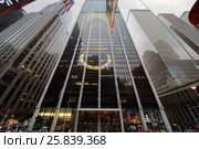 NEW YORK - August 23, 2014: window reflections on Skyscrapers at 6th ave. Редакционное фото, фотограф Losevsky Pavel / Фотобанк Лори