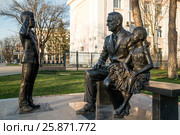 Памятник местному ветерану в Краснодаре. Редакционное фото, фотограф Денис Черкашин / Фотобанк Лори