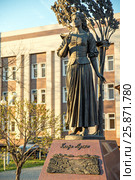 Памятник актрисе Кларе Лучко в Краснодаре. Скульпторы Дарья Успенская, Виталий Шанов. Редакционное фото, фотограф Денис Черкашин / Фотобанк Лори