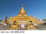 Kuthodaw Pagoda (Mahalawka Marazein), (Royal Merit), is a Buddhist stupa, in Mandalay, Burma (Myanmar), that contains the world's largest book. Стоковое фото, агентство BE&W Photo / Фотобанк Лори