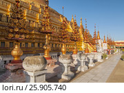 The Shwezigon Pagoda, the famous chedi in Bagan, Myanmar. Стоковое фото, агентство BE&W Photo / Фотобанк Лори