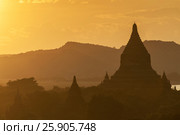 Sunset over the Temples of Bagan, Mandalay, Myanmar. Стоковое фото, агентство BE&W Photo / Фотобанк Лори