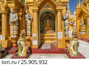Shwedagon Paya is the most sacred golden buddhist pagoda in Yangon, Myanmar. Стоковое фото, агентство BE&W Photo / Фотобанк Лори