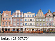 Houses, hotels,restaurants and cafes in old town square, Stary Rynek, in the Polish city of Poznan, Poland. Стоковое фото, агентство BE&W Photo / Фотобанк Лори
