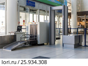 Airport security check point with metal detector. Стоковое фото, фотограф Mikhail Starodubov / Фотобанк Лори