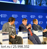 Москвоский экономический форум, 30 аперля 2017. Пленарное заседание. Юрий Болдырев, Иван Стариков, Джэймс Гэлбрайт. Редакционное фото, фотограф Николай Алмаев / Фотобанк Лори