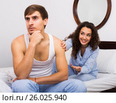 Smiling girl trying to comfort upset husband. Стоковое фото, фотограф Яков Филимонов / Фотобанк Лори