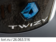 BERLIN - JUNE 14, 2015: Emblem of a two-passenger electric vehicle Renault Twizy Z.E. The Classic Days on Kurfuerstendamm. Редакционное фото, фотограф Sergey Kohl / Фотобанк Лори