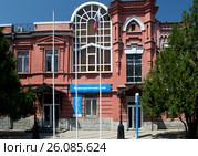 Таганрог: здание федеральной налоговой службы летом (2016 год). Стоковое фото, фотограф Светлана Шимкович / Фотобанк Лори