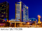 Москва, Новинский бульвар, ночной вид на торгово-офисный центр "Lotte Plaza" (2015 год). Редакционное фото, фотограф glokaya_kuzdra / Фотобанк Лори