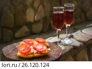Bruschetta appetizer with red wine on wooden table. Стоковое фото, фотограф Марина Володько / Фотобанк Лори