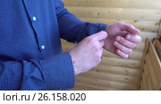 Young man buttoning on the sleeves of the blue shirt. Стоковое видео, видеограф Роман Будников / Фотобанк Лори