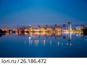 Reflection of the night city on the water surface (2016 год). Стоковое фото, фотограф Сергей Ляшенко / Фотобанк Лори