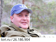 Портрет мужчины в лесу (2013 год). Редакционное фото, фотограф Акиньшин Владимир / Фотобанк Лори