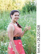 Portrait of girl in a chamomile field. Стоковое фото, фотограф Володина Ольга / Фотобанк Лори
