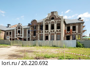 Строительство торгово-выставочного центра народных промыслов Павловопосадской платочной мануфактуры по адресу: город Павловский Посад, проезд Каляева в Московской области (2016 год). Стоковое фото, фотограф stargal / Фотобанк Лори
