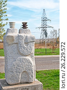 Скульптура "Ничья" рядом с City-Chess ("Город шахмат"). Элиста. Калмыкия (2008 год). Редакционное фото, фотограф Румянцева Наталия / Фотобанк Лори