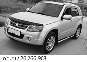 Автомобиль Suzuki Grand Vitara 2012, припаркованный на улице города (2016 год). Редакционное фото, фотограф Chere / Фотобанк Лори