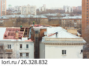 Ремонт старого дома. Стоковое фото, фотограф Сергей Ревич / Фотобанк Лори