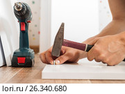 Hand assembly of furniture. Стоковое фото, фотограф Myroslav Kuchynskyi / Фотобанк Лори