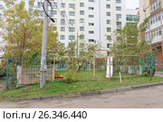Nizhny Novgorod, Russia. - October 13.2016. Children's playground is fenced with a fence with a locked gate. Редакционное фото, фотограф Владимир Петров / Фотобанк Лори