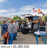 V Владимирский межрегиональный экономический форум «Золотое кольцо России — 50. Предпринимательство и туризм: инвестиции в будущее». Экспозиция ООО «Механика». Снегоболотоход «МЕДВЕДЬ-SHATUN». (2017 год). Редакционное фото, фотограф Макаров Алексей / Фотобанк Лори