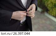 Man buttoning jacket. Стоковое видео, видеограф Алексей / Фотобанк Лори