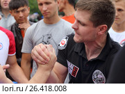Жим на победу. Армрестлинг (2016 год). Редакционное фото, фотограф Анатолий Матвейчук / Фотобанк Лори