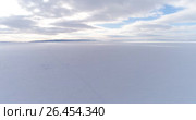 Frozen river,view on the frozen river,shooting at the copter. Стоковое видео, видеограф Виктор Аллин / Фотобанк Лори