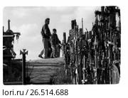 Гора крестов, Литва. Паломники. Редакционное фото, фотограф Борис Кавашкин / Фотобанк Лори