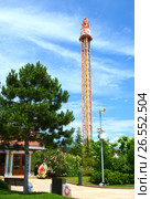 SOCHI, RUSSIA – June 18, 2017: Tower of Free-fall "Fire-bird" in Sochi Park, which entered the TOP-25 of the best parks in Europe in 2016. Редакционное фото, фотограф Анна Мартынова / Фотобанк Лори