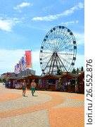 SOCHI, RUSSIA - June 18, 2017: Ferris wheel in Sochi Park, which entered the TOP-25 of the best parks in Europe in 2016. Редакционное фото, фотограф Анна Мартынова / Фотобанк Лори