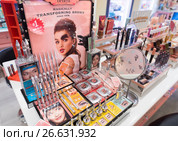 Benefit cosmetics in Sephora shop, Kuala Lumpur (2017 год). Редакционное фото, фотограф Александр Подшивалов / Фотобанк Лори