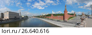 Вид на Москву-реку, Кремлевскую и Софийскую набережные, Московский Кремль, Большой Москворецкий Мост (2017 год). Стоковое фото, фотограф lana1501 / Фотобанк Лори