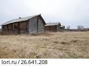 Заброшенный двор. Виноградовский район Архангельской области (2015 год). Стоковое фото, фотограф Яковлев Сергей / Фотобанк Лори