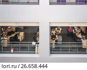 Офис в бизнес центре (2017 год). Редакционное фото, фотограф Алёшина Оксана / Фотобанк Лори