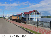 Гостиница на воде "Мирная пристань" в Кинешме (2017 год). Редакционное фото, фотограф Ирина Краснова / Фотобанк Лори