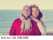 Mature couple walking by sea. Стоковое фото, фотограф Яков Филимонов / Фотобанк Лори
