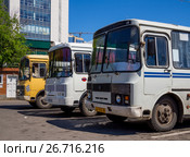 Автобусы ПАЗ на площади автовокзала города Воронежа (2017 год). Редакционное фото, фотограф Вячеслав Палес / Фотобанк Лори