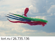 Фрагмент показательного выступления пилотажной группы ВВС ОАЭ «Fursan». МАКС-2017. Редакционное фото, фотограф Виктор Карасев / Фотобанк Лори