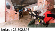 people are targeting in enemy behind barricades. Стоковое фото, фотограф Яков Филимонов / Фотобанк Лори