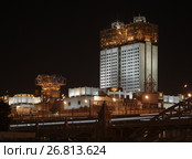 Здание президиума академии наук в Москве постройки 1974-1997 годов. Ленинский проспект, д 32А. Архитекторы  Платонов Ю. П., Барщ Л., Батырева А., Захаров С., Звездин А., Антонов Е., Тимаков А., Никифоров А. Съёмка 2017 года. Редакционное фото, фотограф Дмитрий Данилкин / Фотобанк Лори